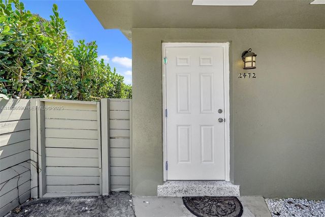 2470 NE 182nd Ter 2, North Miami Beach, FL 33160