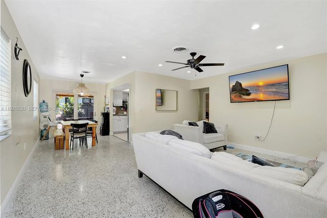 2470 NE 182nd Ter 2, North Miami Beach, FL 33160