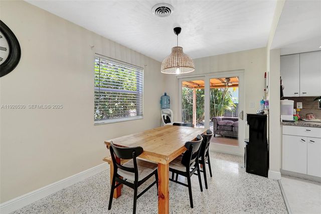 2470 NE 182nd Ter 2, North Miami Beach, FL 33160