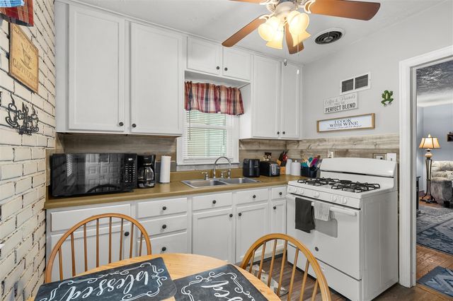 1332 W Highland Boulevard, Battle Creek, MI 49015