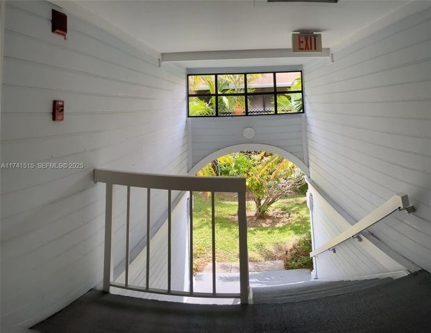 917 NE 199th Street 206, Miami, FL 33179