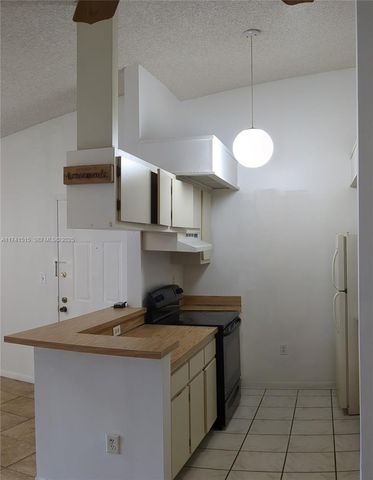 917 NE 199th Street 206, Miami, FL 33179