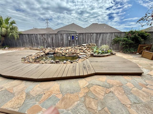 2222 W Lonesome Dove Drive, Deer Park, TX 77536