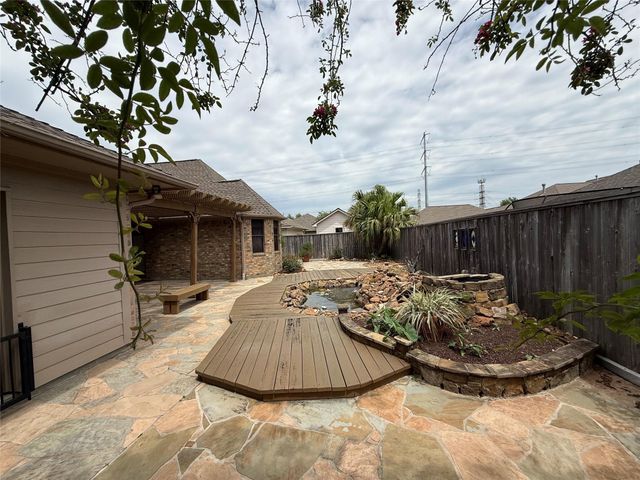2222 W Lonesome Dove Drive, Deer Park, TX 77536
