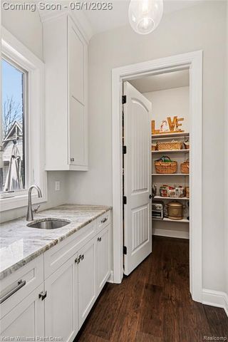 8135 Pine Knob Meadows Drive, Clarkston, MI 48348