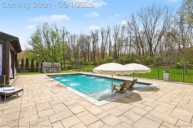 8135 Pine Knob Meadows Drive, Clarkston, MI 48348