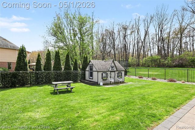 8135 Pine Knob Meadows Drive, Clarkston, MI 48348
