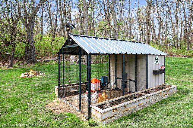 8135 Pine Knob Meadows Drive, Clarkston, MI 48348