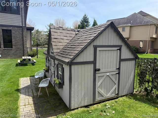 8135 Pine Knob Meadows Drive, Clarkston, MI 48348