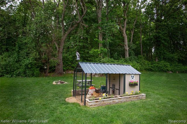 8135 Pine Knob Meadows Drive, Clarkston, MI 48348