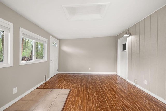905 Lakeview DRIVE, Silver Lake, WI 53170