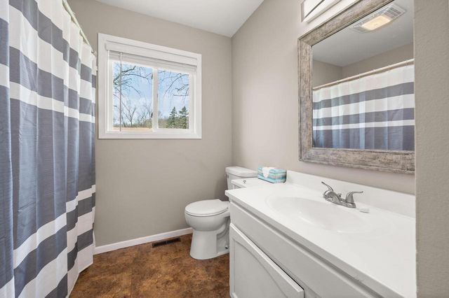 905 Lakeview DRIVE, Silver Lake, WI 53170