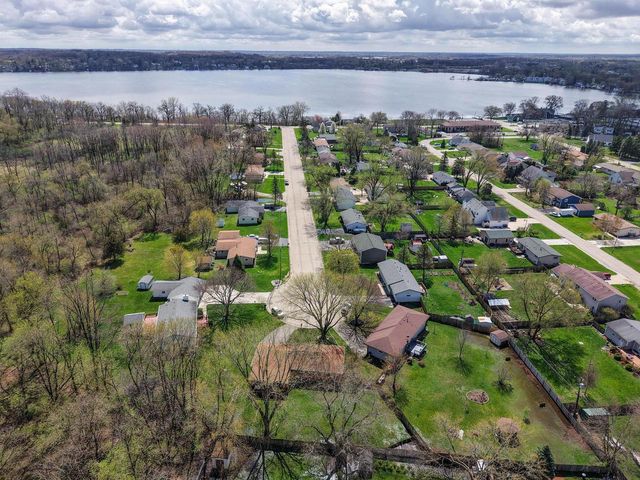 905 Lakeview DRIVE, Silver Lake, WI 53170