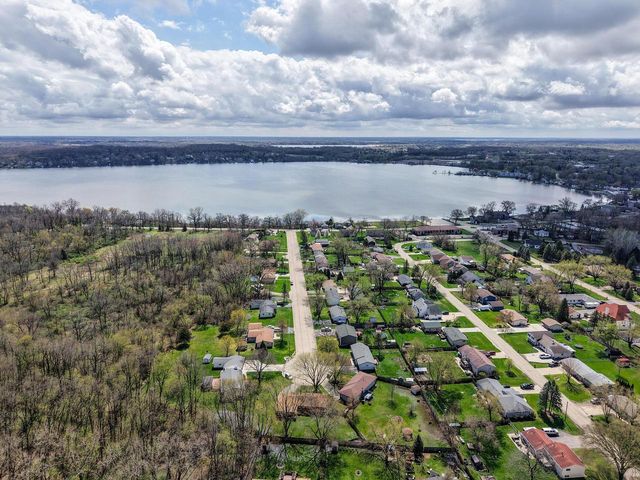 905 Lakeview DRIVE, Silver Lake, WI 53170