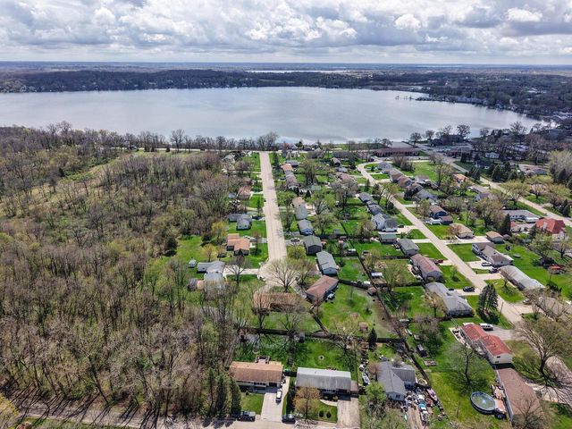 905 Lakeview DRIVE, Silver Lake, WI 53170