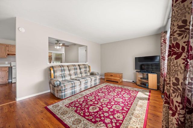905 Lakeview DRIVE, Silver Lake, WI 53170