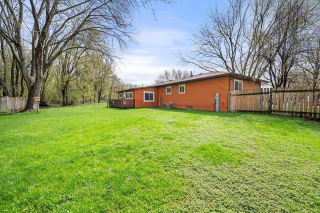 905 Lakeview DRIVE, Silver Lake, WI 53170