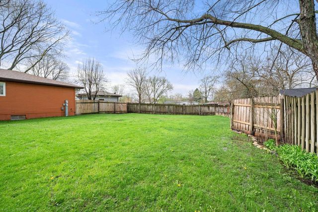 905 Lakeview DRIVE, Silver Lake, WI 53170