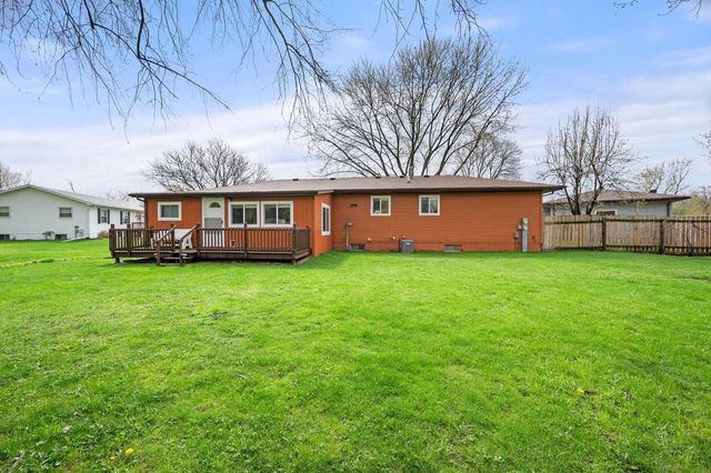 905 Lakeview DRIVE, Silver Lake, WI 53170