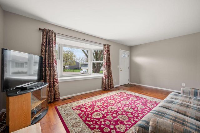 905 Lakeview DRIVE, Silver Lake, WI 53170