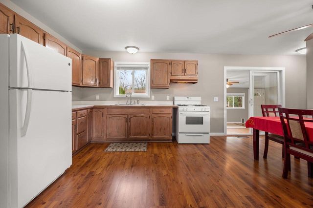 905 Lakeview DRIVE, Silver Lake, WI 53170