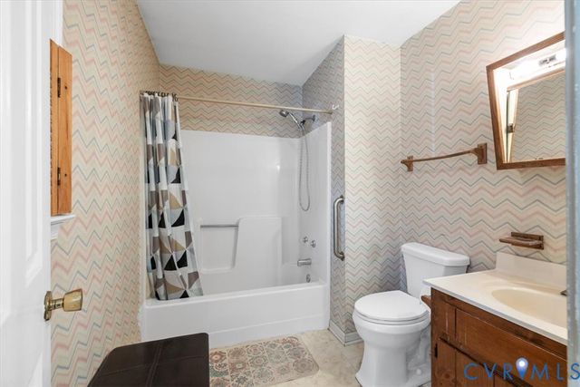 5217 Chesdin Rd, North Dinwiddie, VA 23803