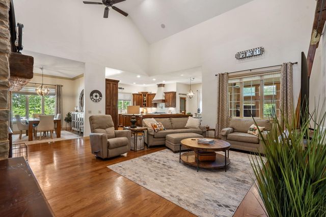 759 N Summercreek Court, Springfield, MO 65802