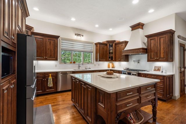 759 N Summercreek Court, Springfield, MO 65802