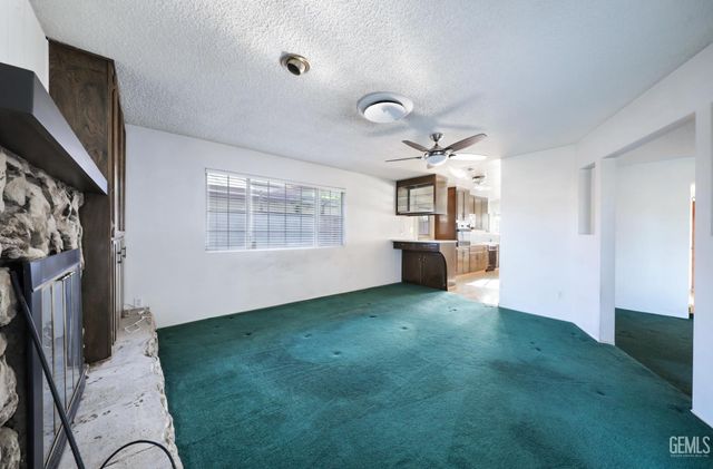 2817 Delburn Street, Bakersfield, CA 93304