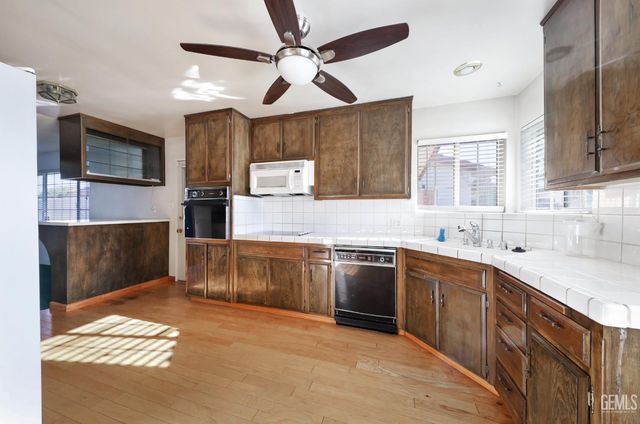 2817 Delburn Street, Bakersfield, CA 93304