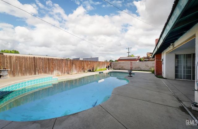 2817 Delburn Street, Bakersfield, CA 93304