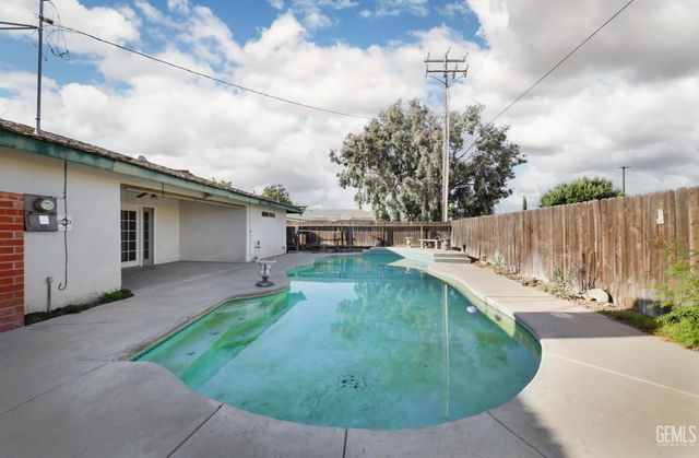 2817 Delburn Street, Bakersfield, CA 93304