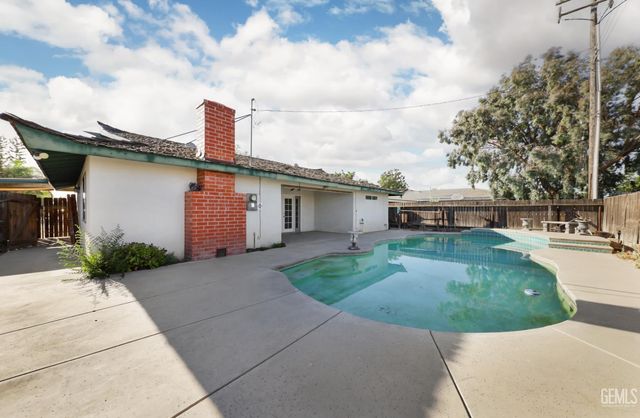 2817 Delburn Street, Bakersfield, CA 93304