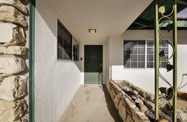 2817 Delburn Street, Bakersfield, CA 93304