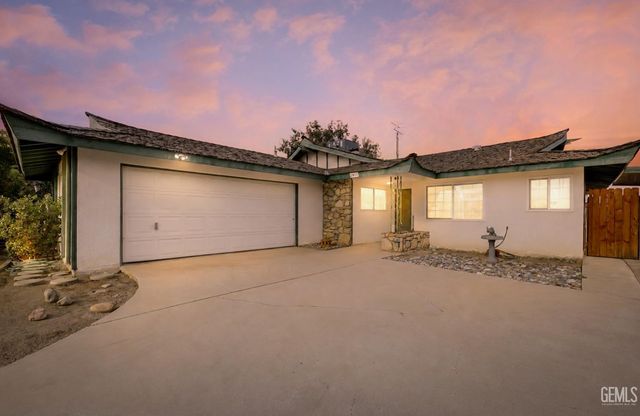 2817 Delburn Street, Bakersfield, CA 93304
