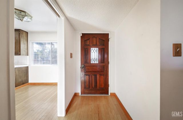 2817 Delburn Street, Bakersfield, CA 93304