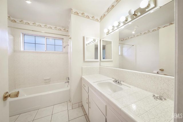 2817 Delburn Street, Bakersfield, CA 93304
