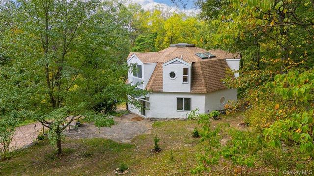 456 Oscawana Lake Road, Putnam Valley, NY 10579