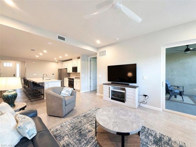 4660 Arboretum CIR 102, Naples, FL 34112