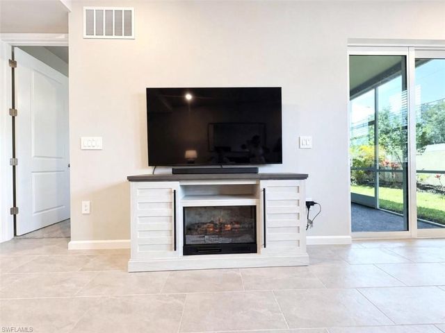 4660 Arboretum CIR 102, Naples, FL 34112