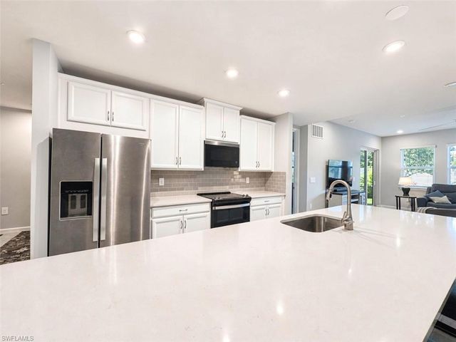 4660 Arboretum CIR 102, Naples, FL 34112