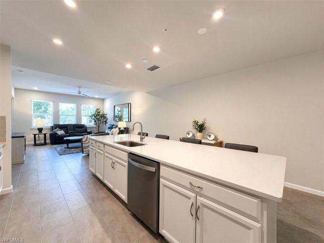 4660 Arboretum CIR 102, Naples, FL 34112
