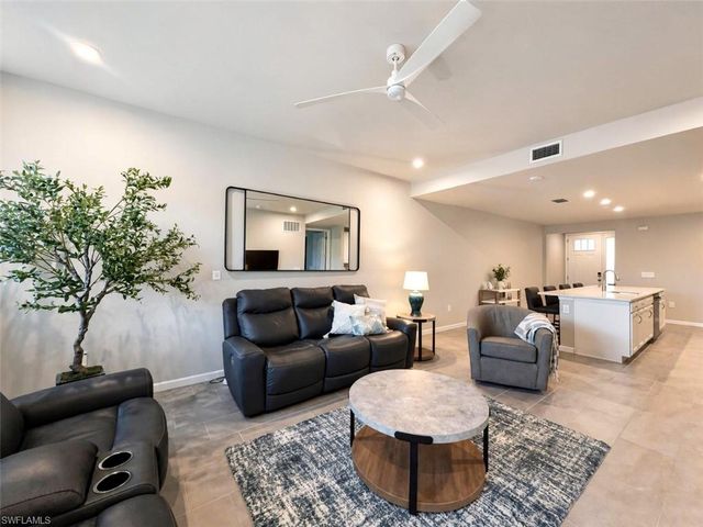 4660 Arboretum CIR 102, Naples, FL 34112