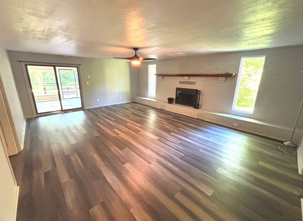 Image 5 of property listing at 4248 Church Road, Salem, IL 62881