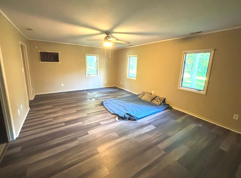Image 7 of property listing at 4248 Church Road, Salem, IL 62881