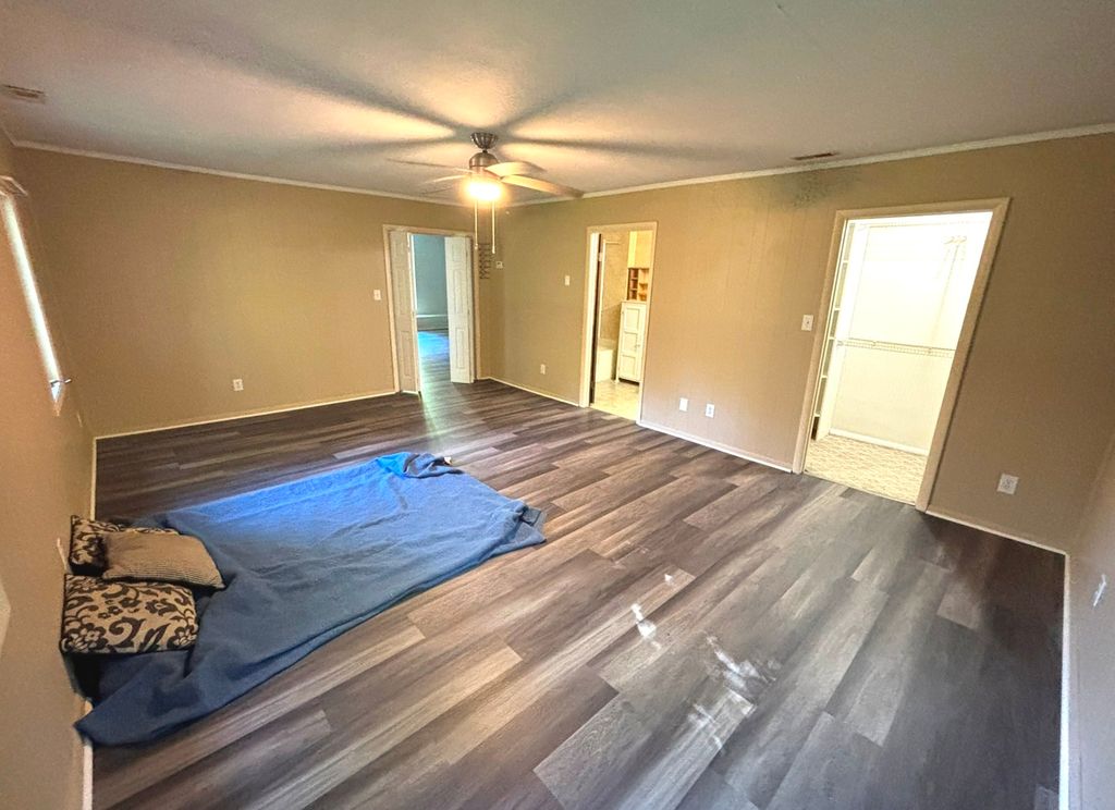 Image 8 of property listing at 4248 Church Road, Salem, IL 62881