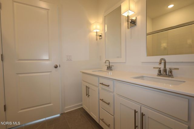 7755 Hank Drive, Holland, OH 43528
