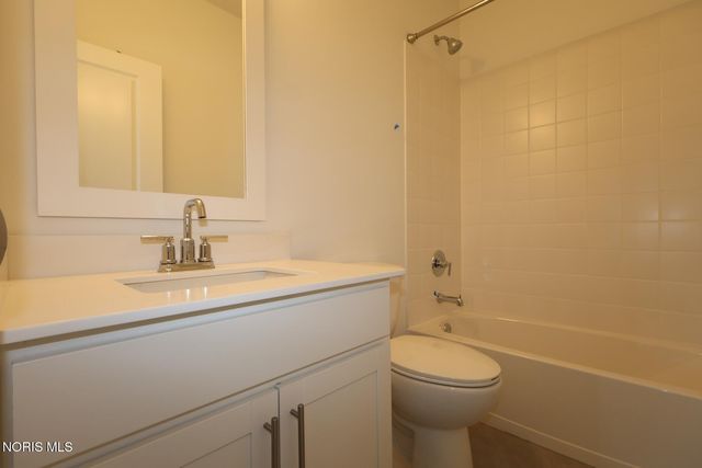 7755 Hank Drive, Holland, OH 43528