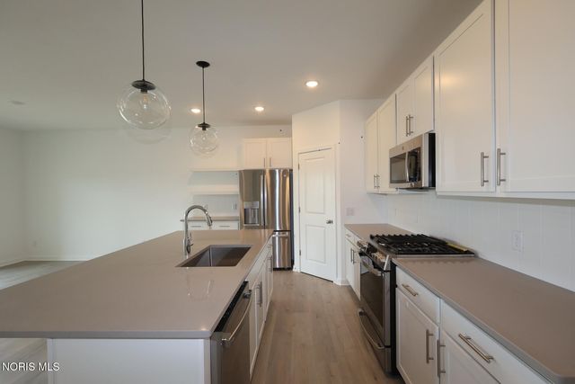 7755 Hank Drive, Holland, OH 43528