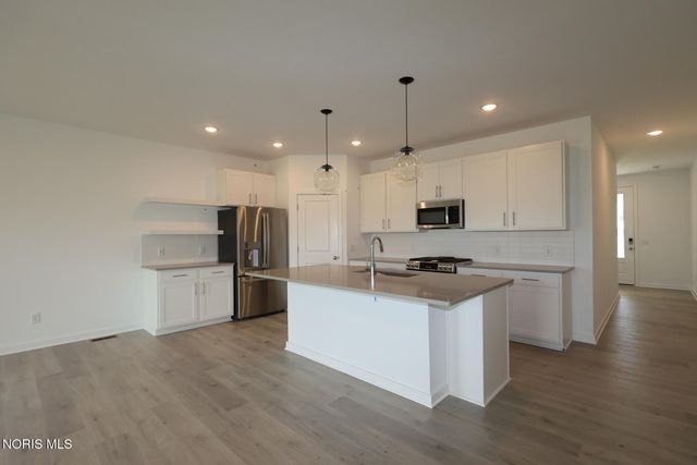 7755 Hank Drive, Holland, OH 43528